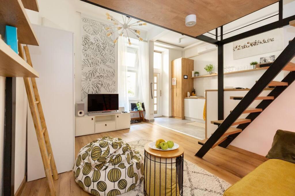 Stylish And Smart Apartment In The Center Budapest Exterior photo
